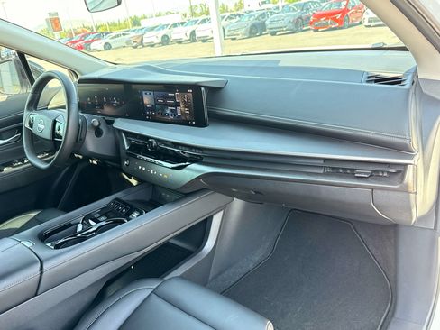 Used 2025 Nissan Murano SV AWD/4WD image 18