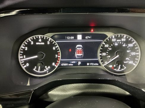 Used 2024 Nissan Pathfinder SL w/ Black Appearance Package AWD/4WD image 21