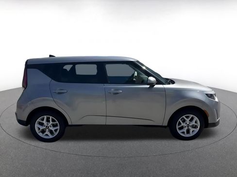 Used 2025 Kia Soul LX w/ LX Technology Package image 16