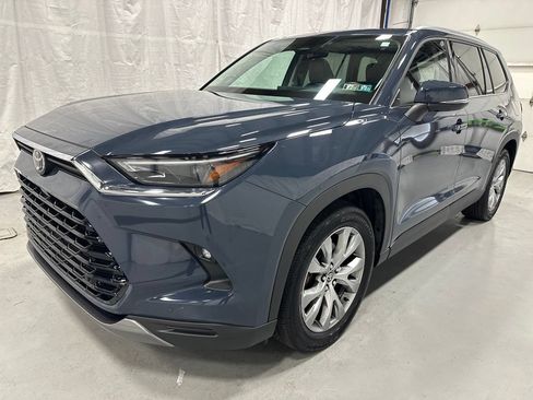 Used 2025 Toyota Grand Highlander AWD image 3