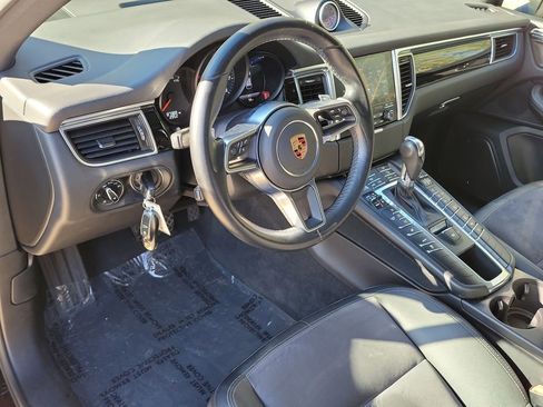 Used 2017 Porsche Macan image 18