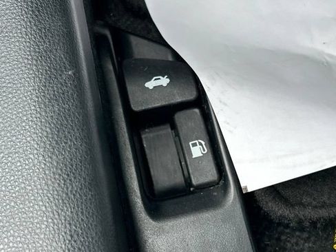 Used 2023 Toyota Corolla LE w/ LE Convenience Package FWD image 21