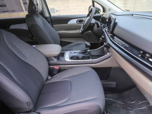 New 2026 Kia Carnival LX FWD image 9