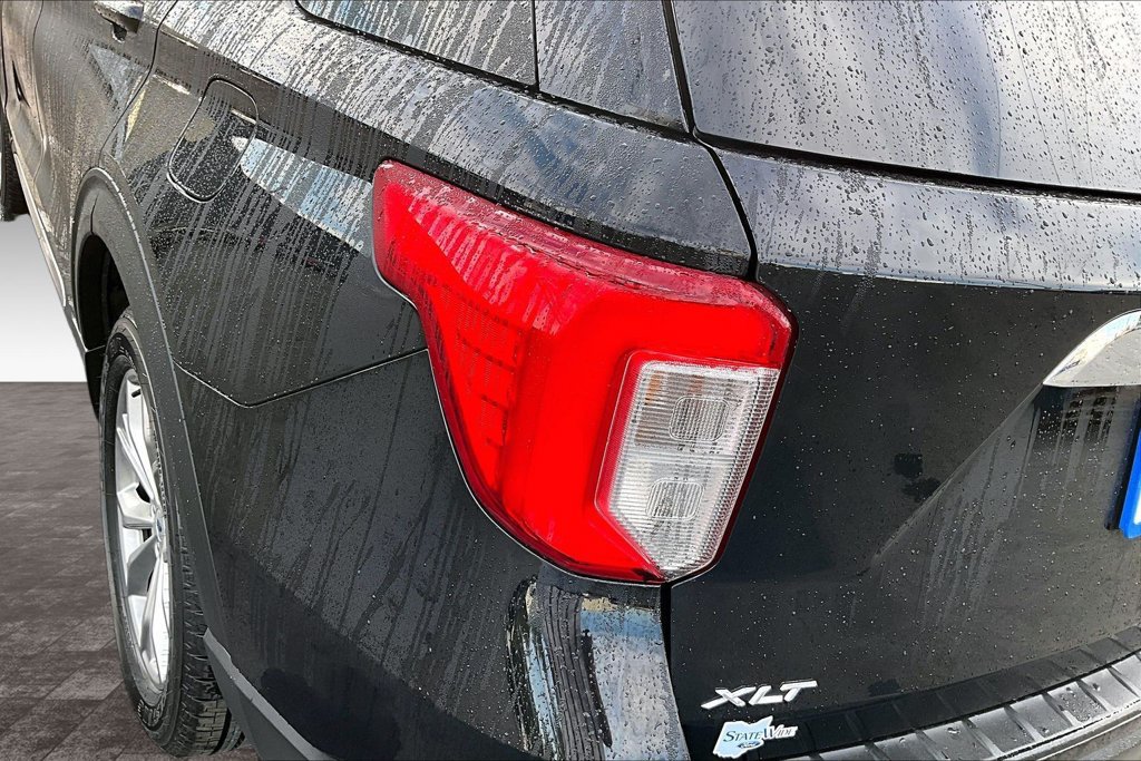 Used 2023 Ford Explorer XLT w/ Equipment Group 202A AWD/4WD image 32