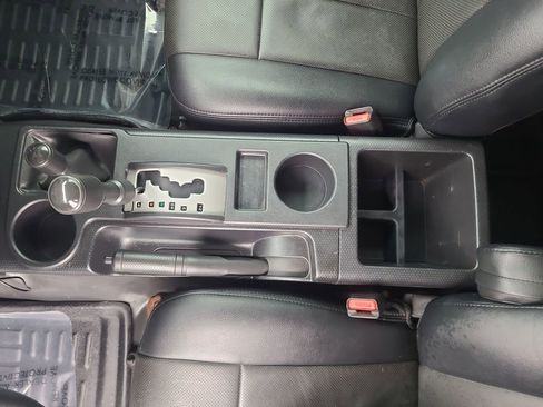 Used 2012 Toyota FJ Cruiser 4WD image 34