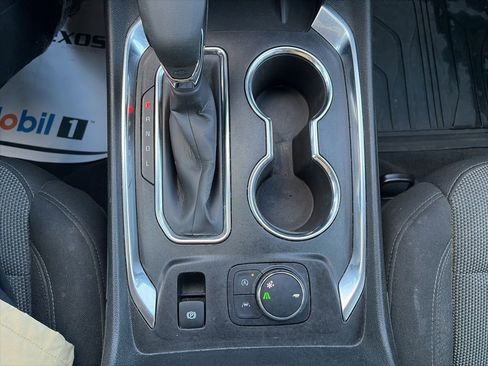 Used 2023 Chevrolet Traverse LT image 20