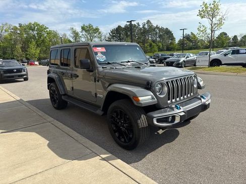 Used 2022 Jeep Wrangler Unlimited Sahara w/ Cold Weather Group AWD/4WD image 6