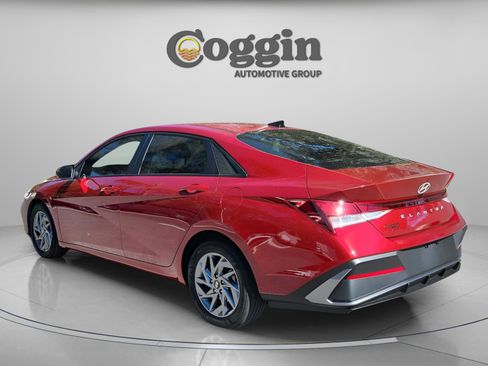 Certified 2024 Hyundai Elantra SEL image 5