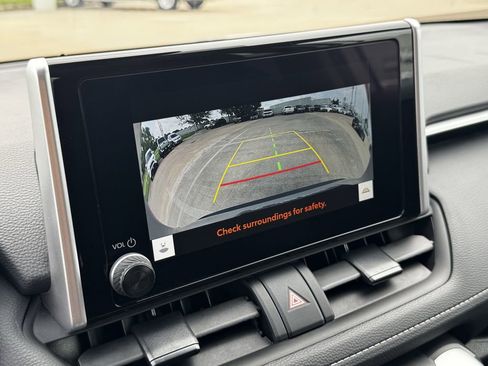 Used 2025 Toyota RAV4 XLE FWD image 18