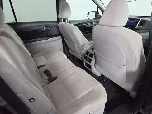 Used 2017 Honda Pilot EX image 32