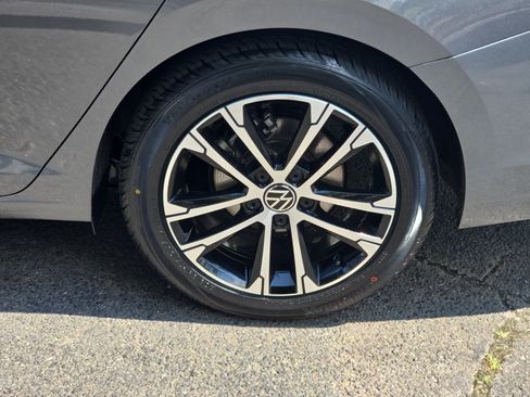 Certified 2024 Volkswagen Jetta Sport FWD image 32