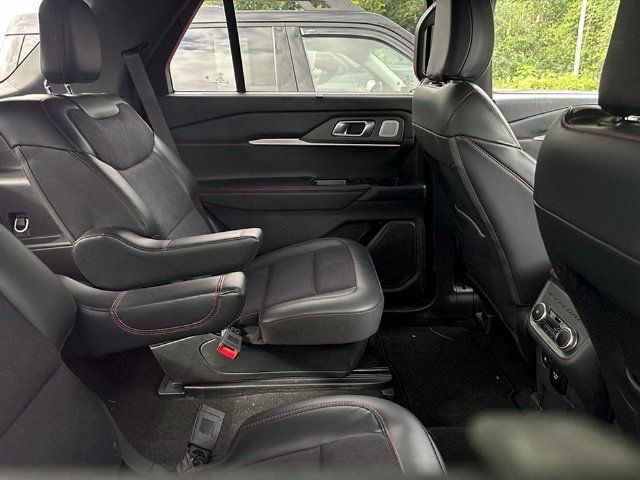 Used 2025 Ford Explorer ST AWD/4WD image 11