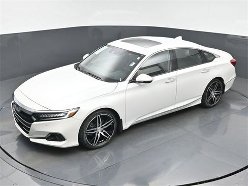 Certified 2022 Honda Accord Touring image 29