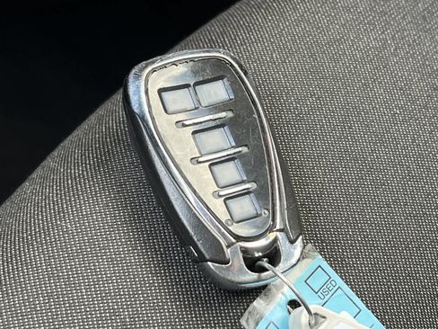 Used 2020 Chevrolet Equinox LT image 28