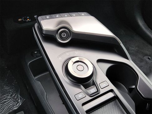 New 2025 Kia EV6 Wind image 15