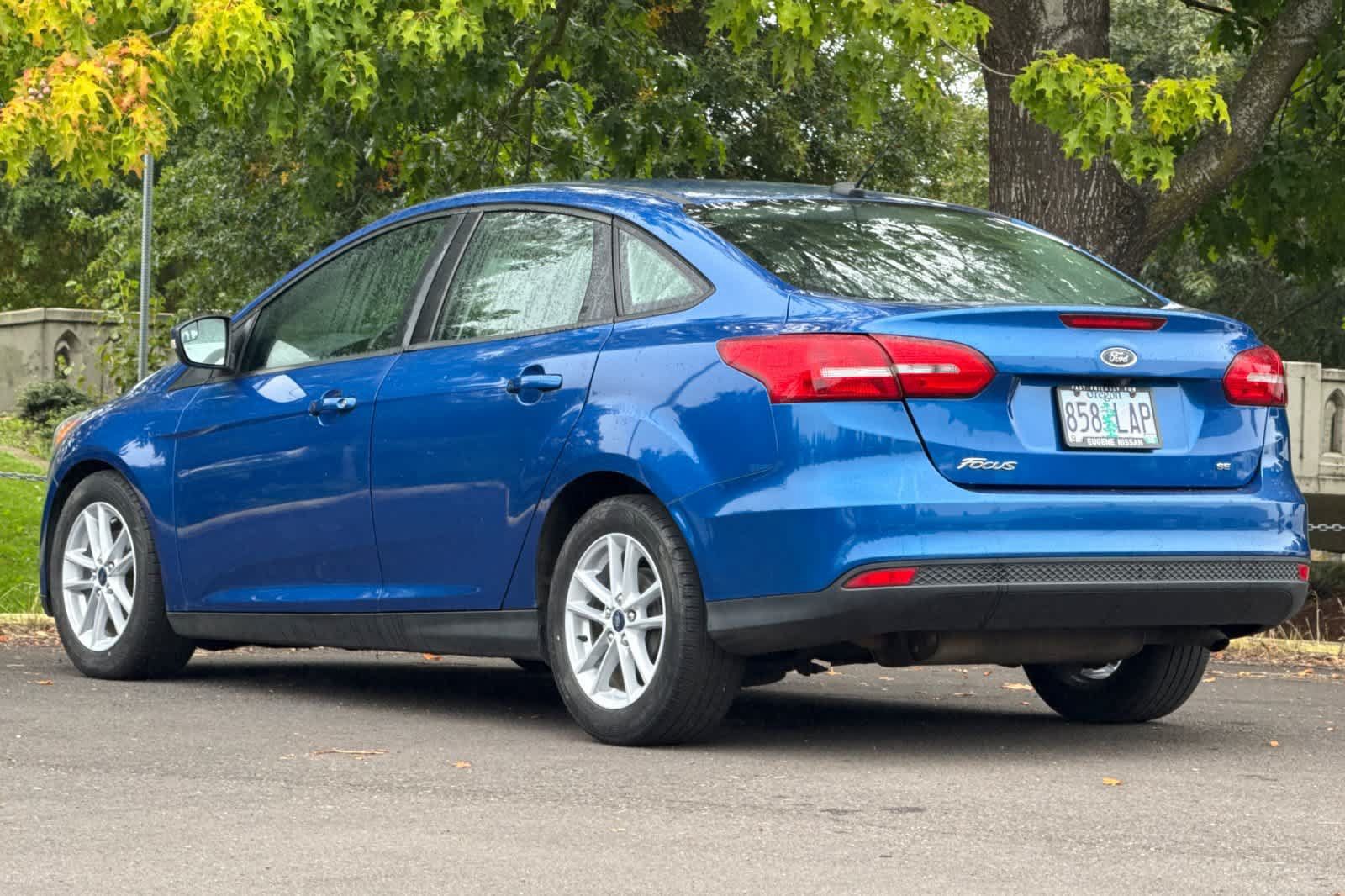 Used 2018 Ford Focus SE w/ Cold Weather Package FWD image 6