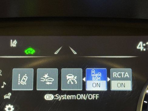 Used 2023 Toyota Highlander LE FWD image 31