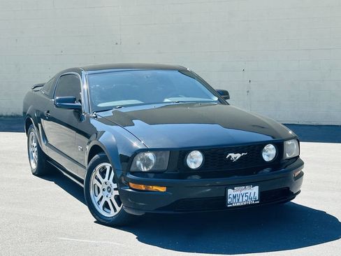 Used 2005 Ford Mustang GT Premium RWD image 1