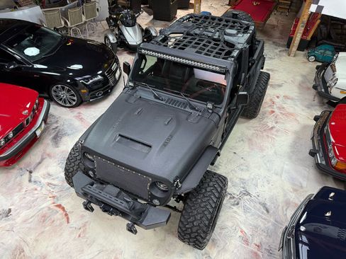 Used 2023 Jeep Wrangler Unlimited Rubicon 392 w/ Xtreme Recon 35" Tire Package AWD/4WD image 19