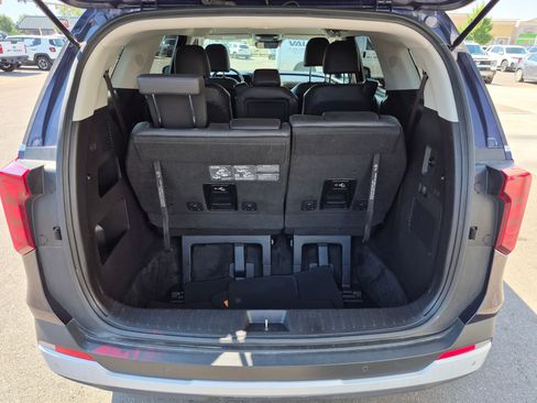 Used 2025 Kia Carnival FWD image 33