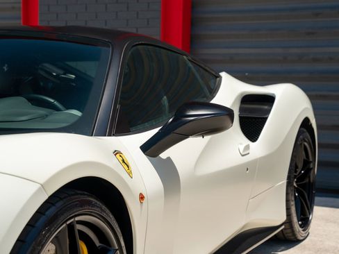 Used 2016 Ferrari 488 GTB RWD image 18