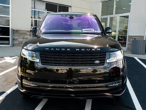 Used 2023 Land Rover Range Rover SE AWD/4WD image 3