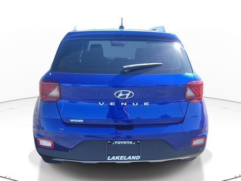 Used 2023 Hyundai Venue Limited image 6