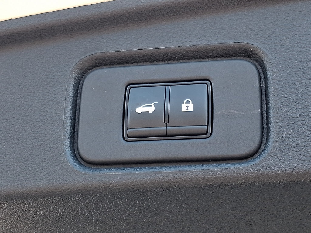 Used 2023 Nissan Pathfinder SL AWD/4WD image 31