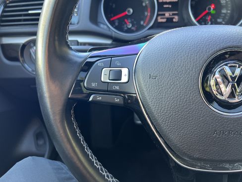 Used 2018 Volkswagen Passat 3.6 FWD image 18