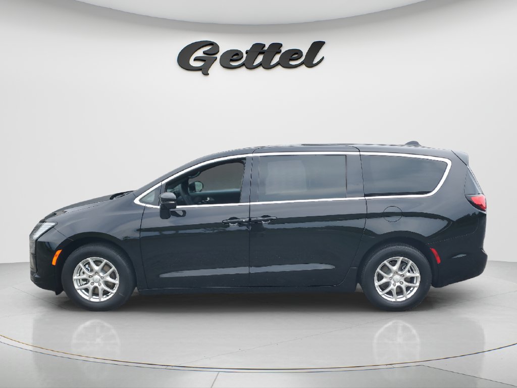 New 2027 Chrysler Pacifica Select FWD image 8