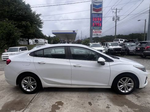 Used 2019 Chevrolet Cruze LT FWD image 7