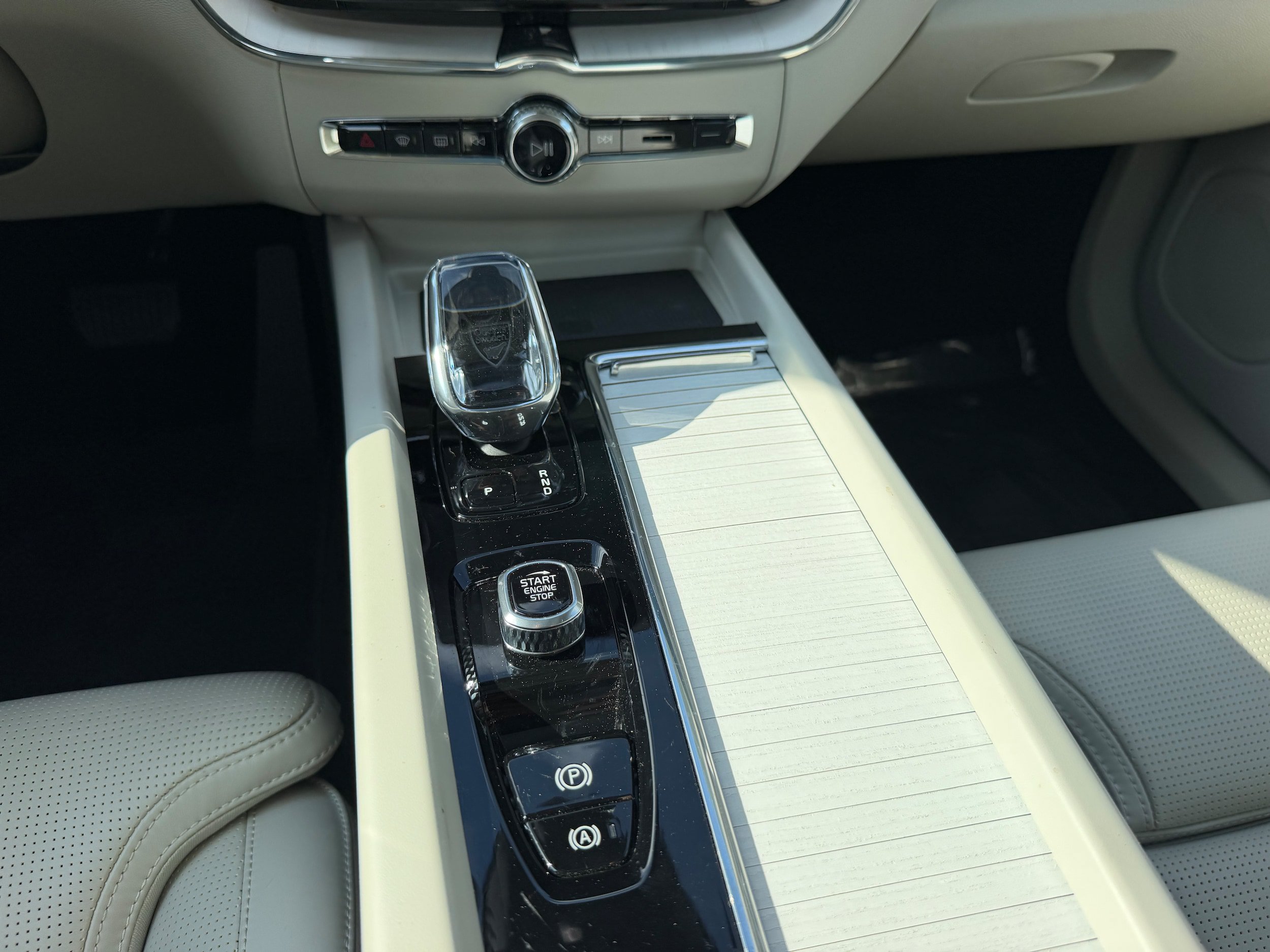 Certified 2026 Volvo XC60 B5 Ultra w/ Protection Package Premier AWD/4WD image 16
