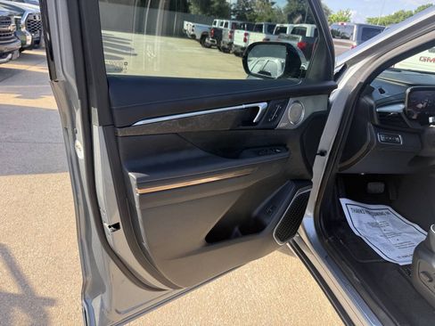 Used 2025 Buick Enclave Avenir w/ Super Cruise Package FWD image 8