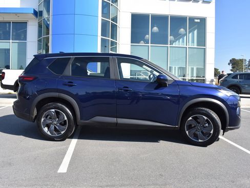 Used 2025 Nissan Rogue SV image 10