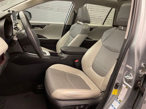 Used 2022 Toyota RAV4 Limited AWD/4WD image 19