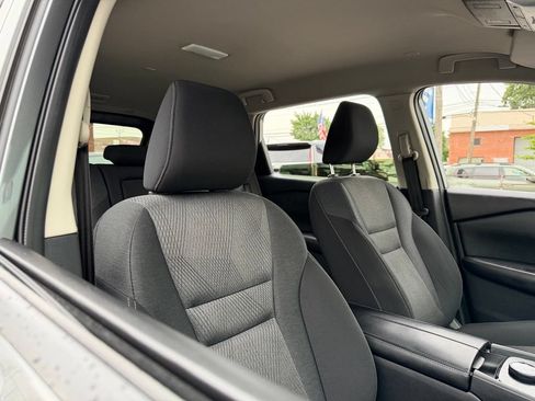 Used 2024 Nissan Rogue SV AWD/4WD image 9