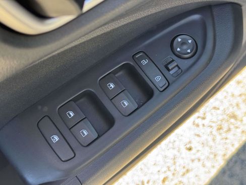 Used 2024 Hyundai Venue SE FWD image 14