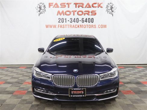 Used 2018 BMW 750Li xDrive w/ Executive Package image 2
