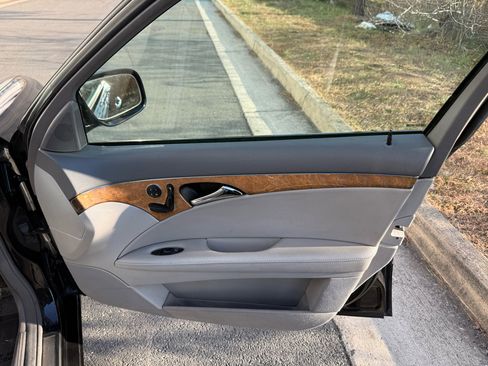 Used 2008 Mercedes-Benz E 350 4MATIC Sedan image 21