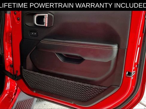 Used 2025 Jeep Wrangler Unlimited Sahara AWD/4WD image 23