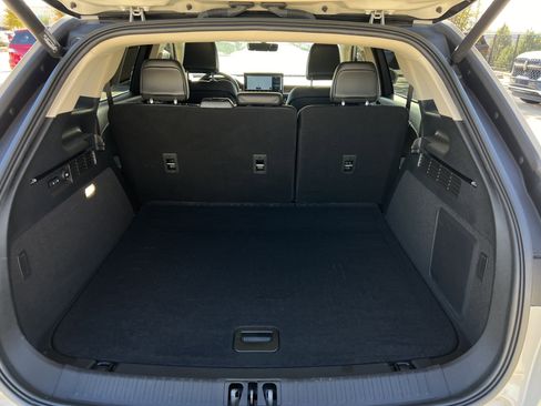 Certified 2022 Lincoln Nautilus Reserve w/ Equipment Group 201A image 31