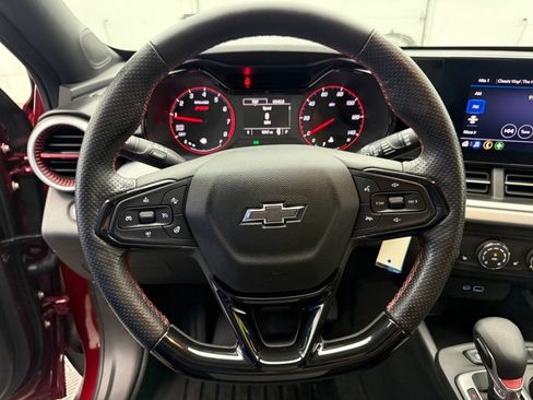 Used 2024 Chevrolet Trax RS FWD image 19