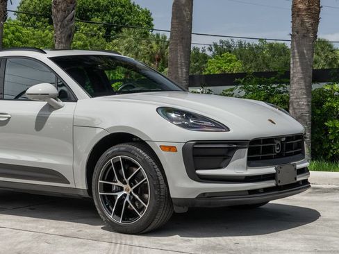 Used 2025 Porsche Macan AWD/4WD image 11
