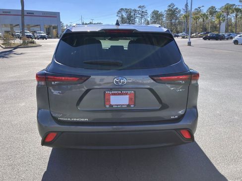 New 2025 Toyota Highlander XLE image 4