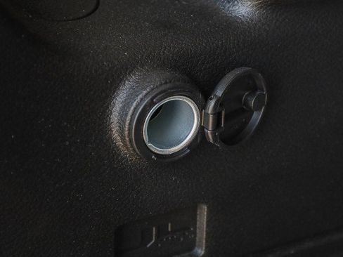 Used 2025 Jeep Wrangler Sport image 29