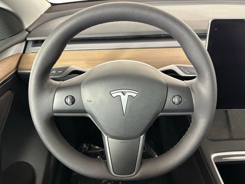 Used 2022 Tesla Model Y Long Range image 13