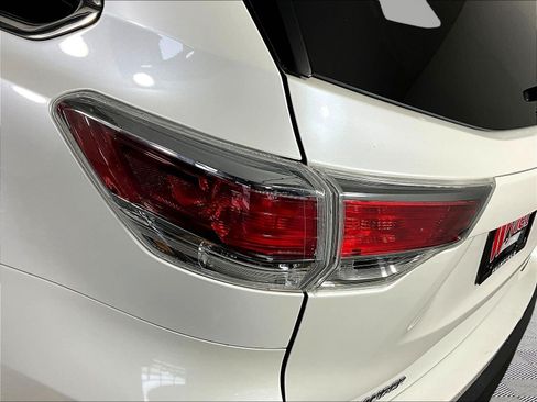 Used 2015 Toyota Highlander Limited Platinum AWD/4WD image 23