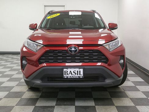 Used 2021 Toyota RAV4 XLE AWD/4WD image 3
