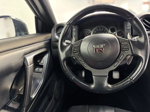 Used 2013 Nissan GT-R Premium image 23