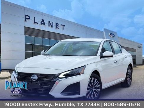 Used 2025 Nissan Altima 2.5 SV w/ SV Premium Package image 1